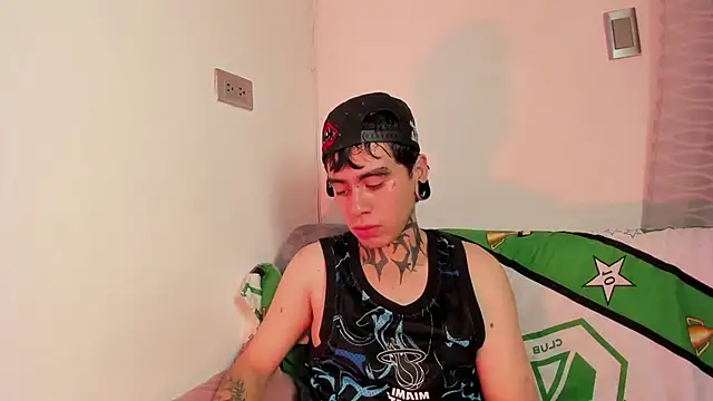 smoker_kenny stripchat live cam model