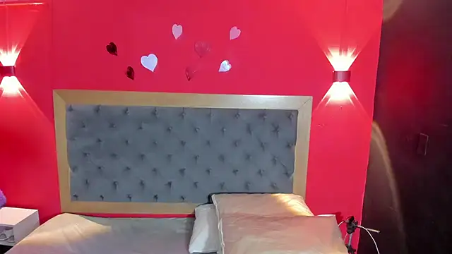 YayaHilton stripchat live cam model