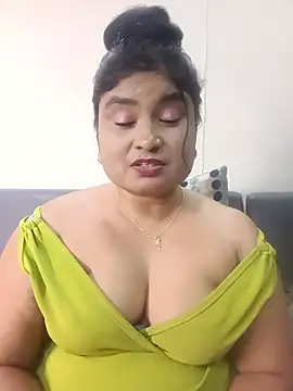 hornyriyanka stripchat live cam model