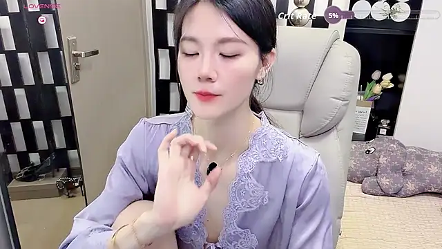 Yueyue-MM stripchat live cam model