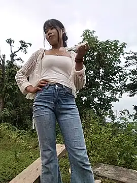 gugu0022 stripchat live cam model