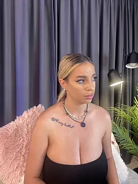 PearlPlenty stripchat live cam model