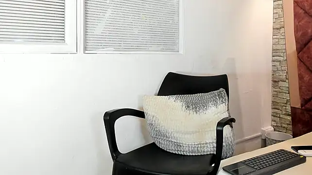 bella_adaams stripchat live cam model