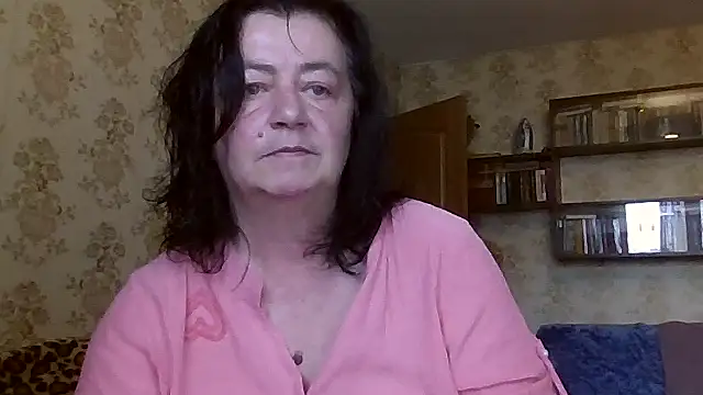 GypsiQueen2 stripchat live cam model