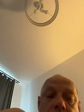 Jaropol stripchat live cam model