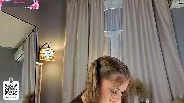 LollaStich stripchat live cam model