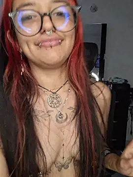 carolinerue stripchat live cam model