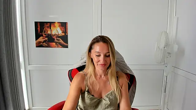LilyDreamm stripchat live cam model
