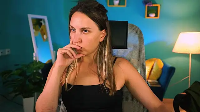 ErinWise stripchat live cam model