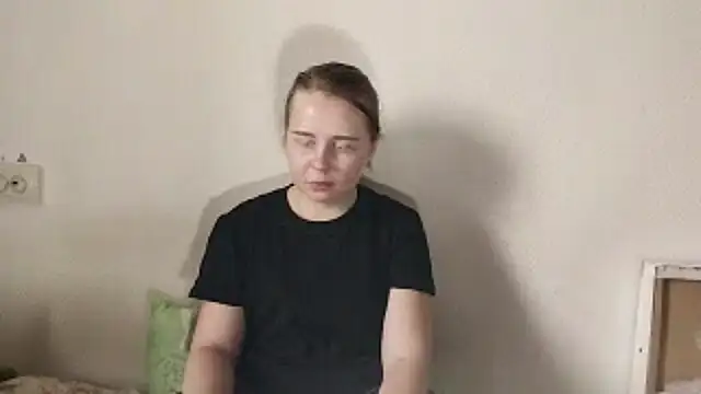 YadaSteiner stripchat live cam model