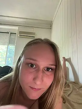 KiiiaraQueen stripchat live cam model