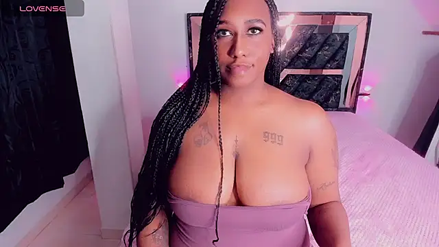 Lux-nyx stripchat live cam model