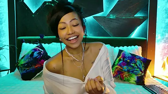 ElyaQuinn stripchat live cam model