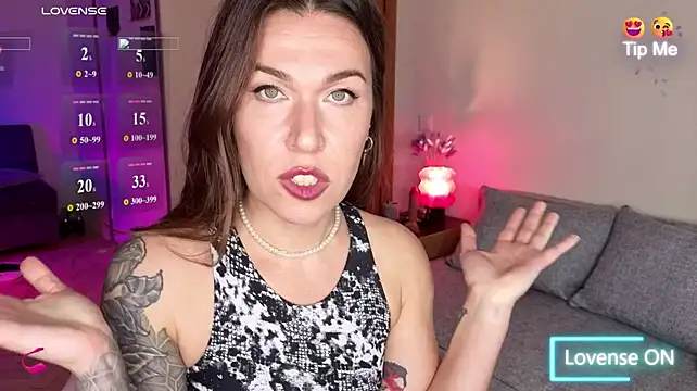 ReginaFoXXXy stripchat live cam model