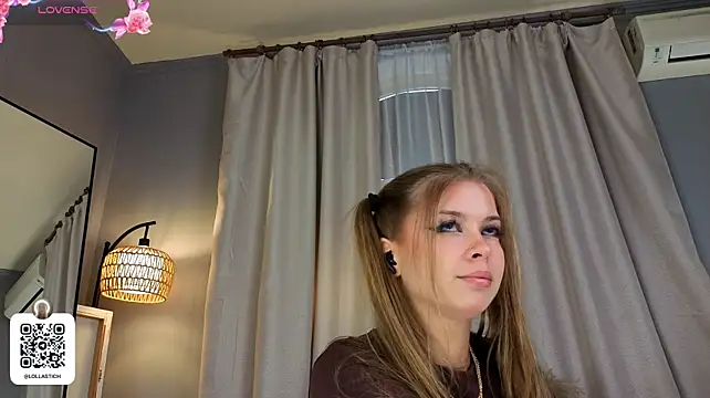 LollaStich stripchat live cam model