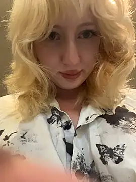 RonnieKiss stripchat live cam model