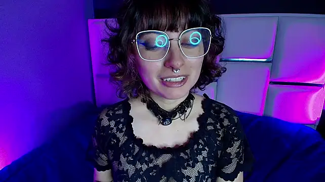 BadEmyXO stripchat live cam model