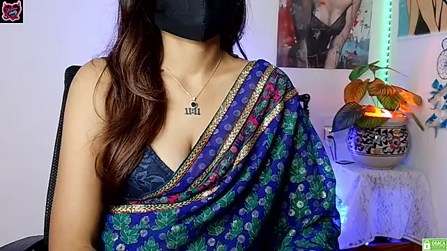 Yalinahotty stripchat live cam model