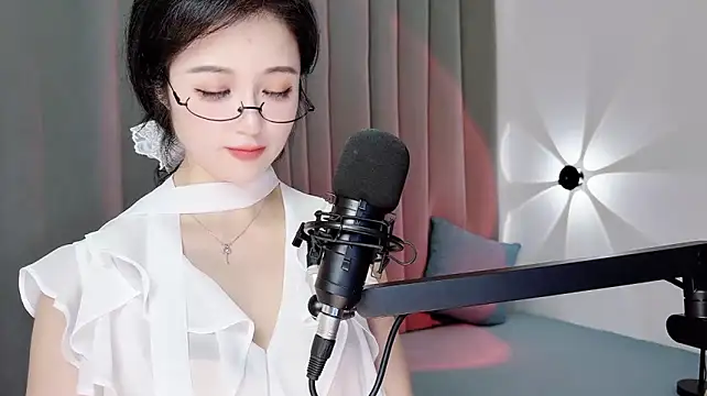 Momo-Wow stripchat live cam model