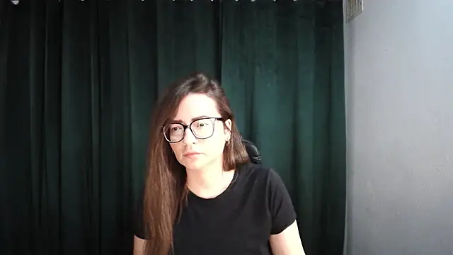 NoraMilf stripchat live cam model