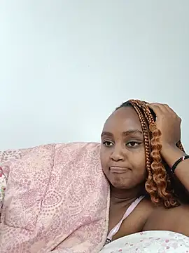Prettyval77 stripchat live cam model