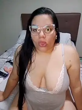 BethaXXX stripchat live cam model
