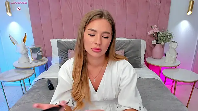 MilaVoxx stripchat live cam model