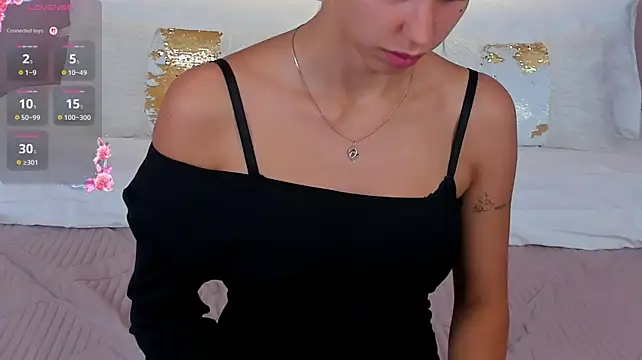 SandraTucker stripchat live cam model