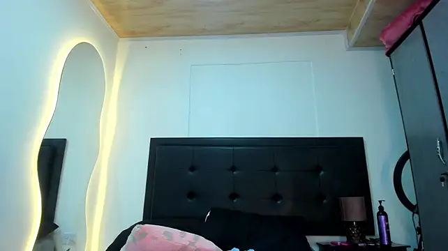 BustyGlow stripchat live cam model