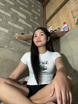 PinaySkinnyJust18 stripchat live cam model