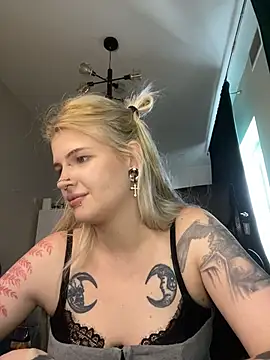 DriveThruCiri stripchat live cam model