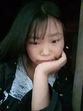 Nhinhi_su stripchat live cam model