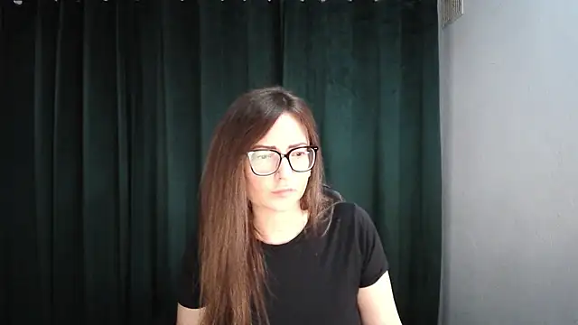 NoraMilf stripchat live cam model