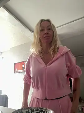Nolly_moniika__ stripchat live cam model