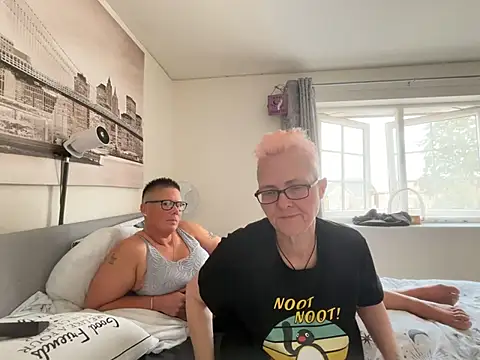Curvy-Jinx stripchat live cam model