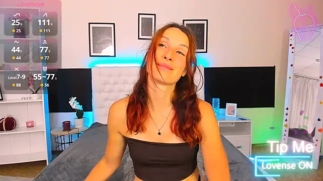 KiraNeeww stripchat live cam model