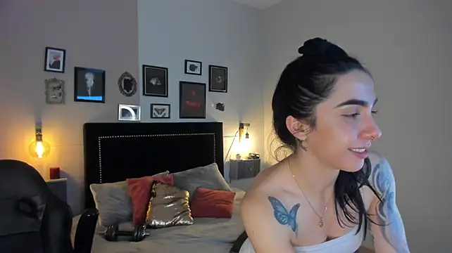 Luna_tagliaferri stripchat live cam model