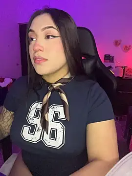 Lilyhotson stripchat live cam model
