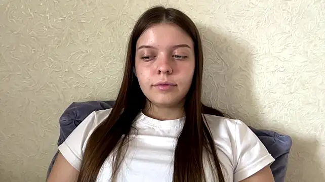 IvyWild stripchat live cam model
