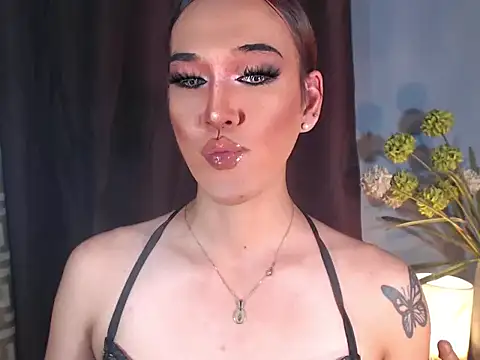 AleinaCroft stripchat live cam model