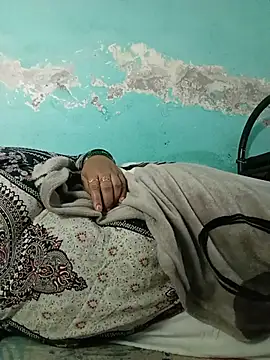 SANIYAMIRZA stripchat live cam model