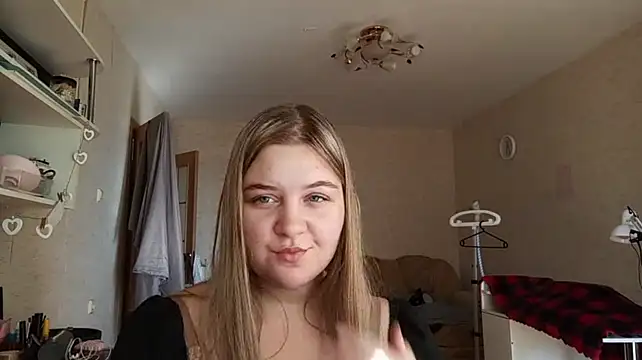TypicalWoman stripchat live cam model