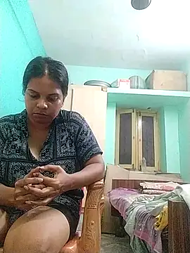 Amisha672 stripchat live cam model