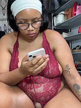 MimiCurves stripchat live cam model