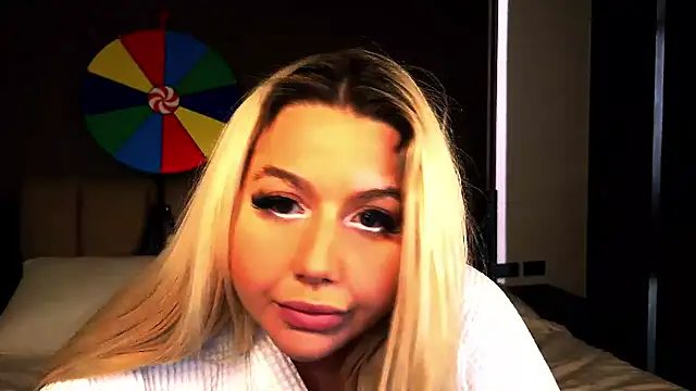 KaylaBossDoll stripchat live cam model