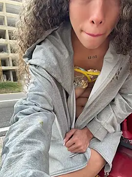 roxyrougee stripchat live cam model