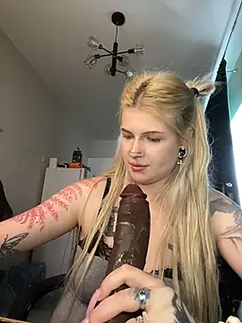 DriveThruCiri stripchat live cam model