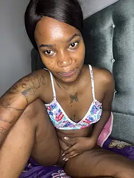 ShakiraThompss18 stripchat live cam model