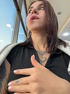 RosieDesire stripchat live cam model