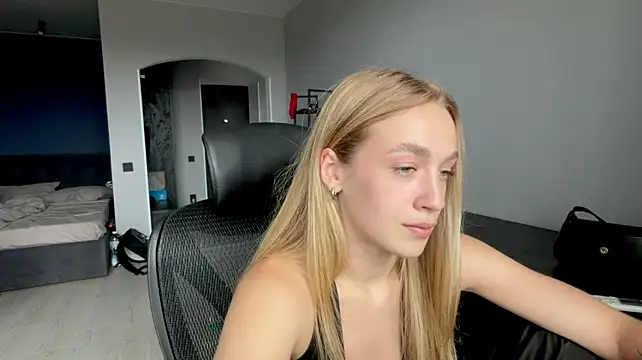 _Lovita stripchat live cam model